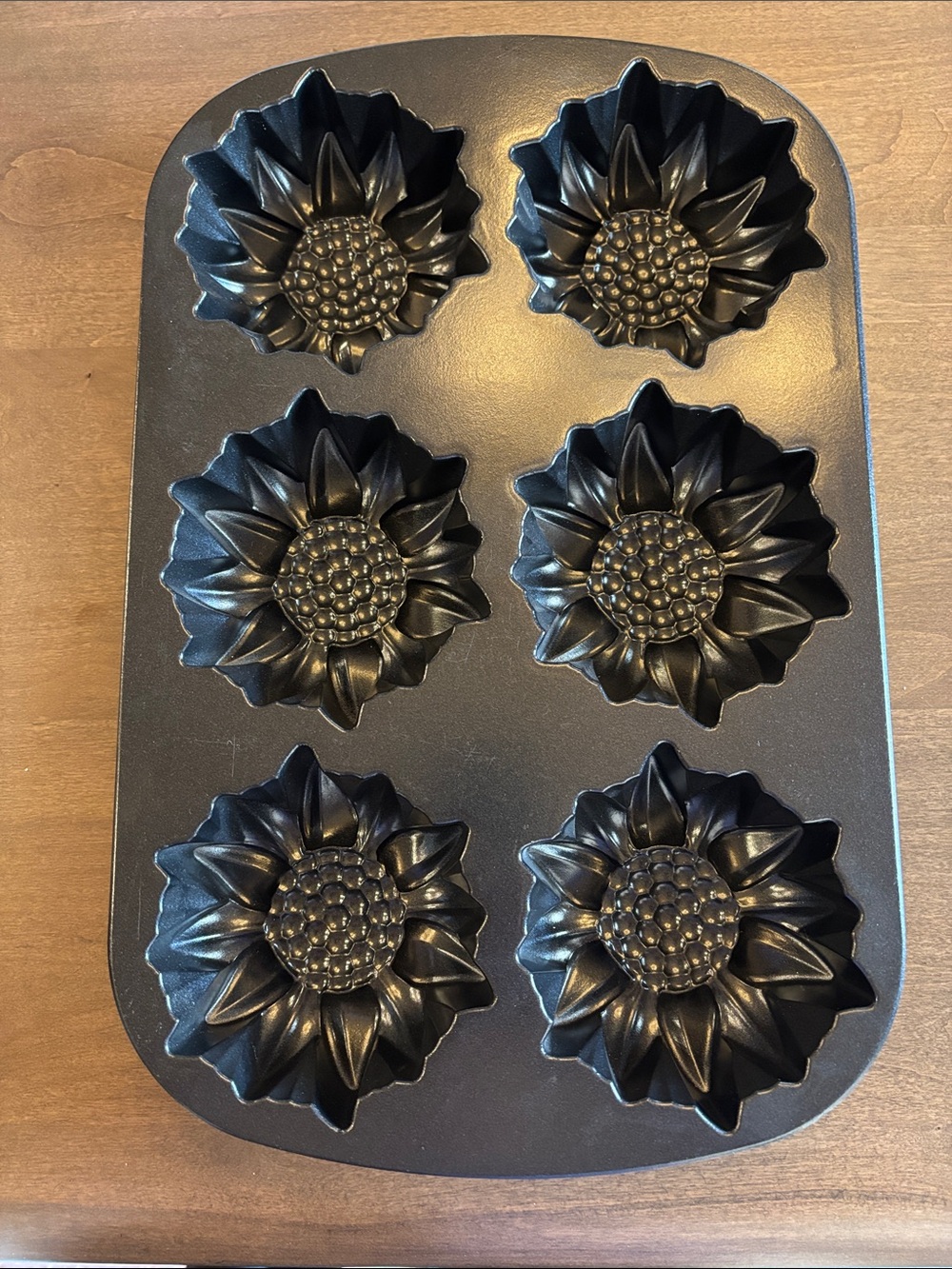 NWOT Nordic Wear Sunflower Cakelet Pan